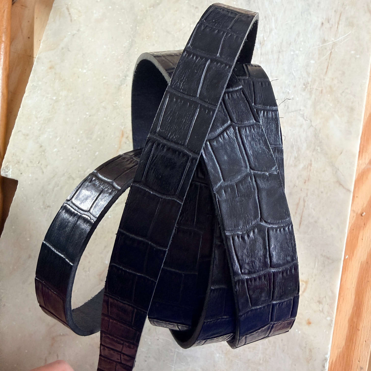 Ceinture femme Germaine fine en cuir – Boucle torsadée