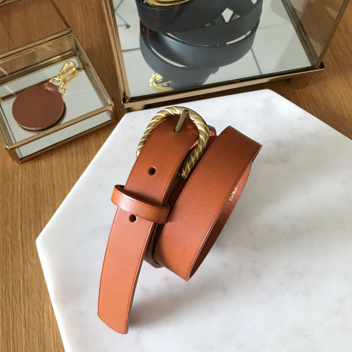 Ceinture femme Germaine moyenne en cuir – Boucle torsadée