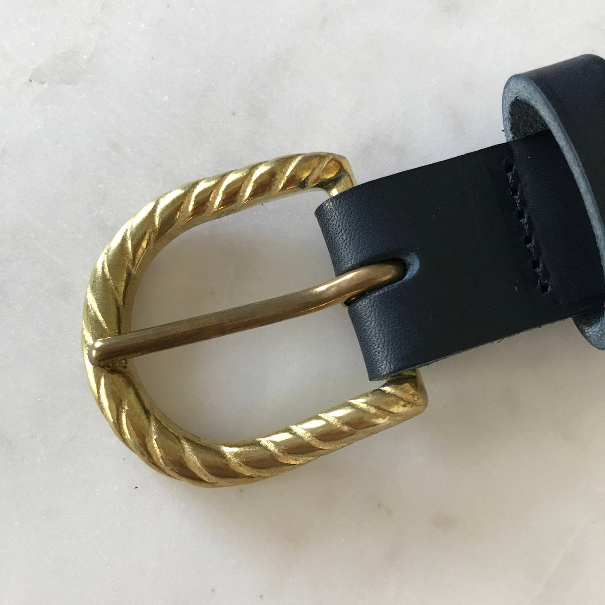Ceinture femme Germaine moyenne en cuir – Boucle torsadée