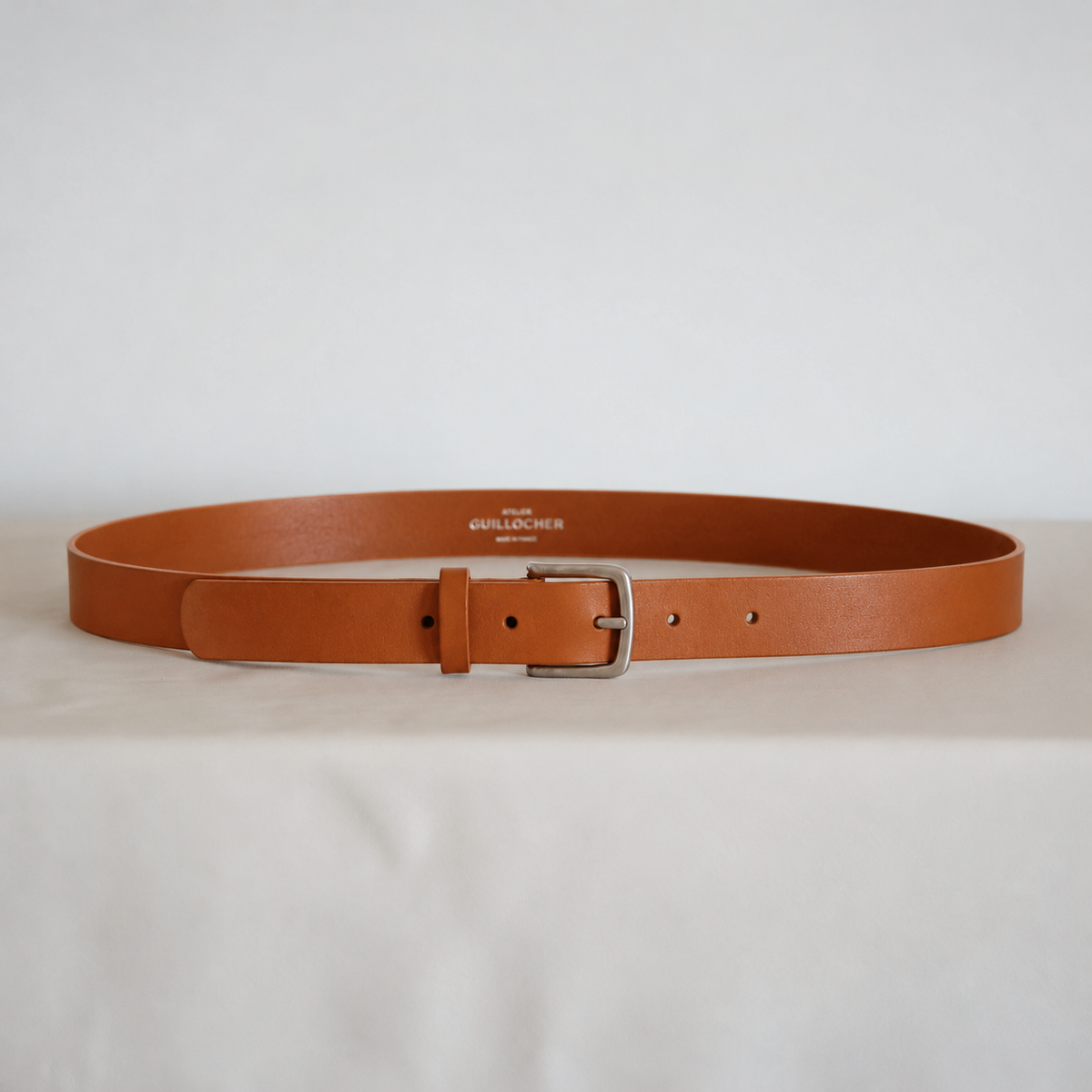 Ceinture Alix en cuir camel, boucle carrée argentée, faite main en Bretagne