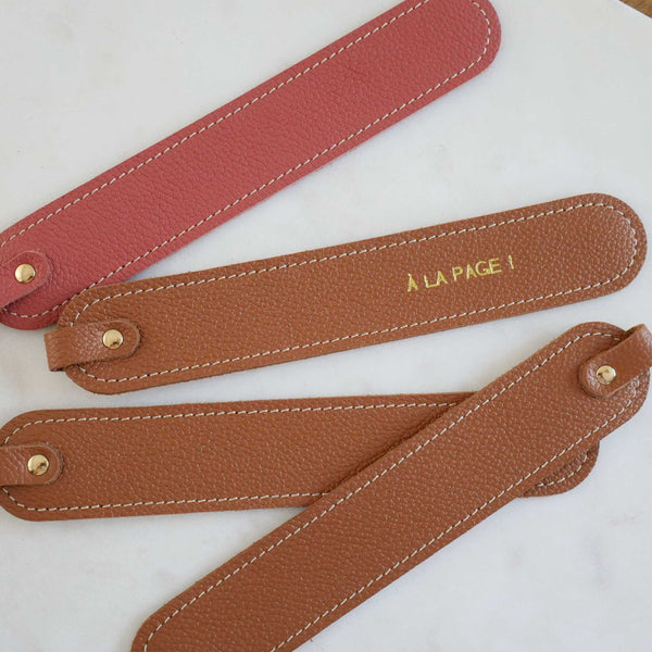 Marque-page Personnalisé Avec Porte-stylo – Cuir Synthétique, Gravé à Votre Nom | Cadeau Lecteur | Marque-page Magnétique Personnalisé