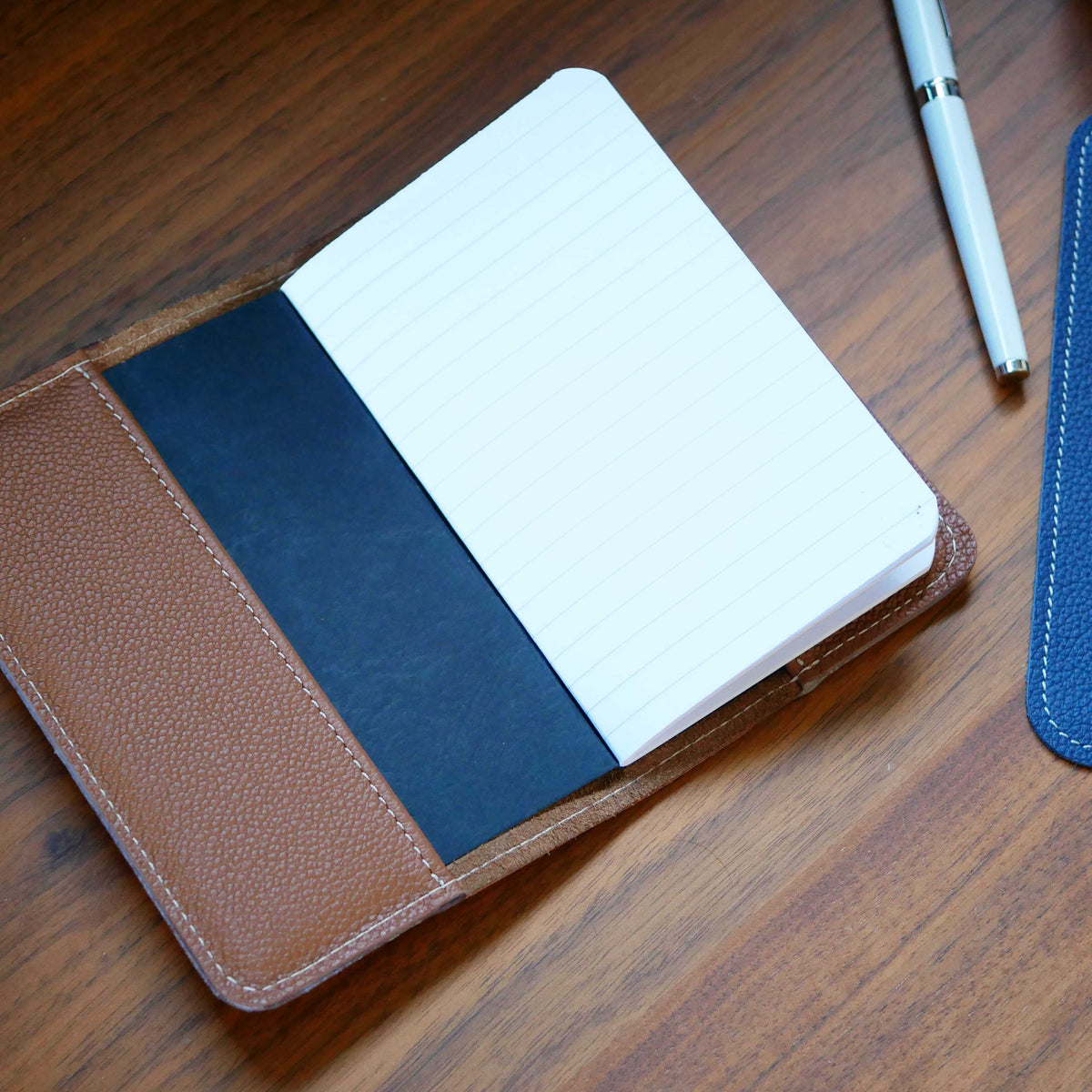 Petit protège-carnet en cuir personnalisable