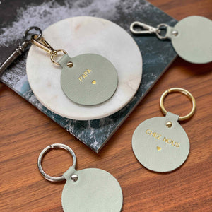 Porte-clés ROND en cuir personnalisé – Atelier Guillocher
