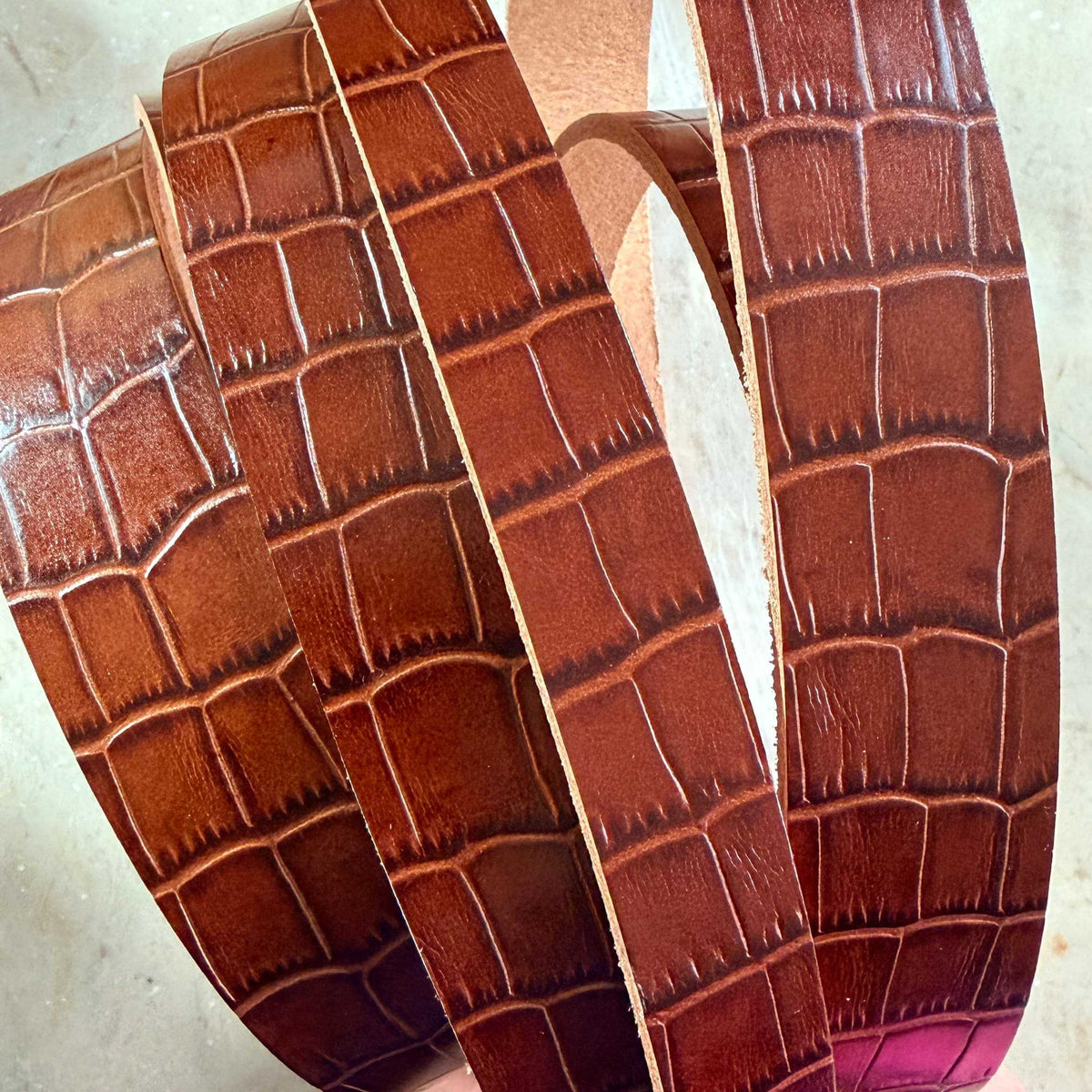 Ceinture femme Germaine fine en cuir – Boucle torsadée
