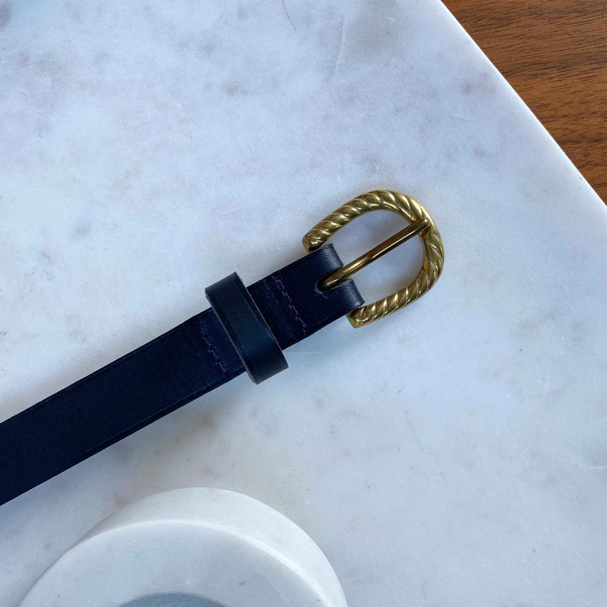 Ceinture femme Germaine fine en cuir – Boucle torsadée