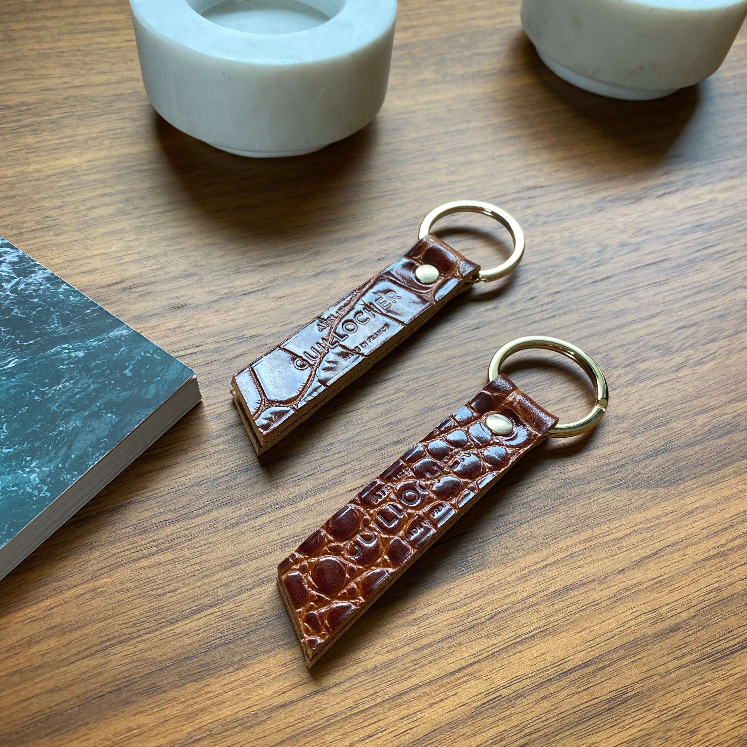 Porte-clés RUBAN en cuir embossé CROCO – Atelier Guillocher
