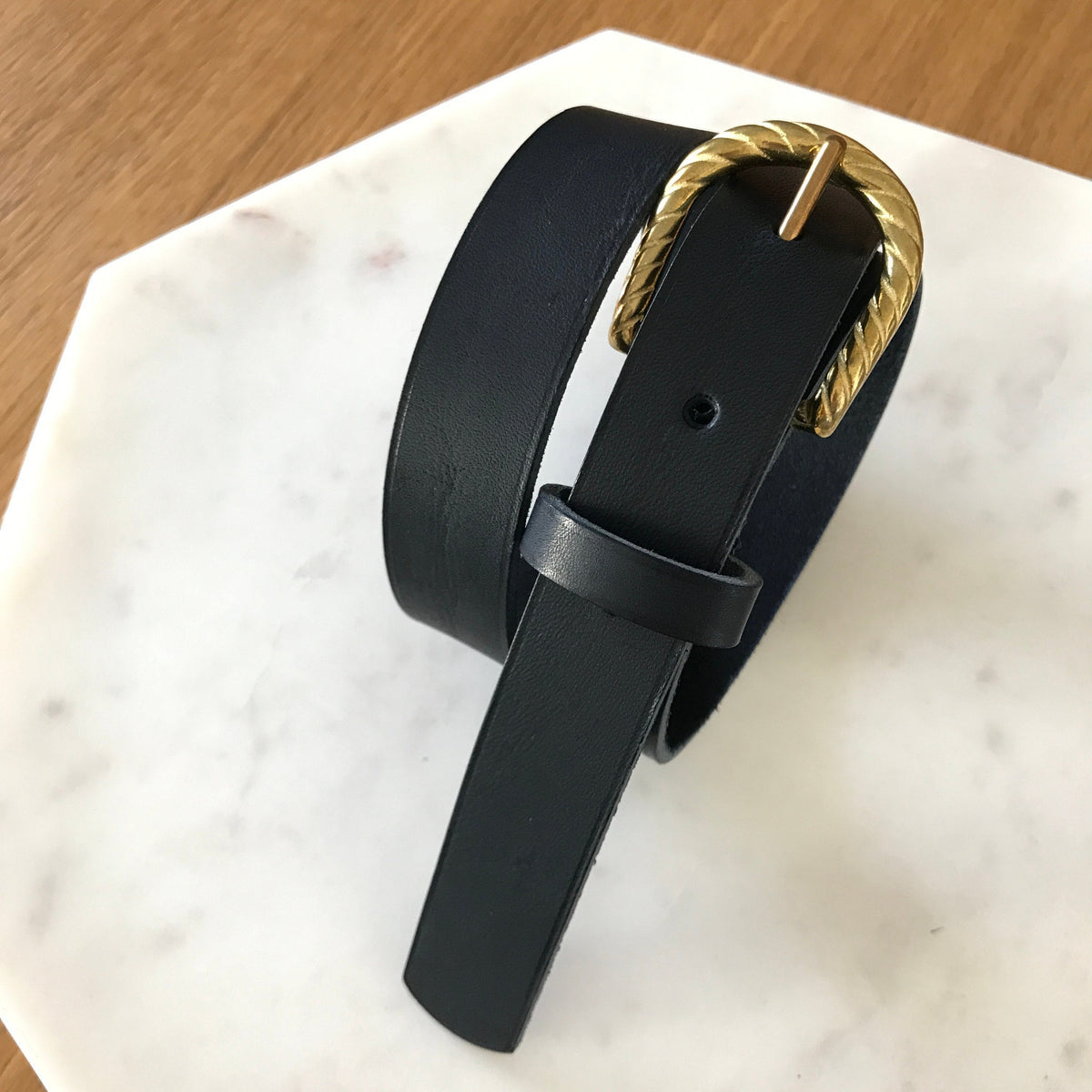 Ceinture femme Germaine moyenne en cuir – Boucle torsadée